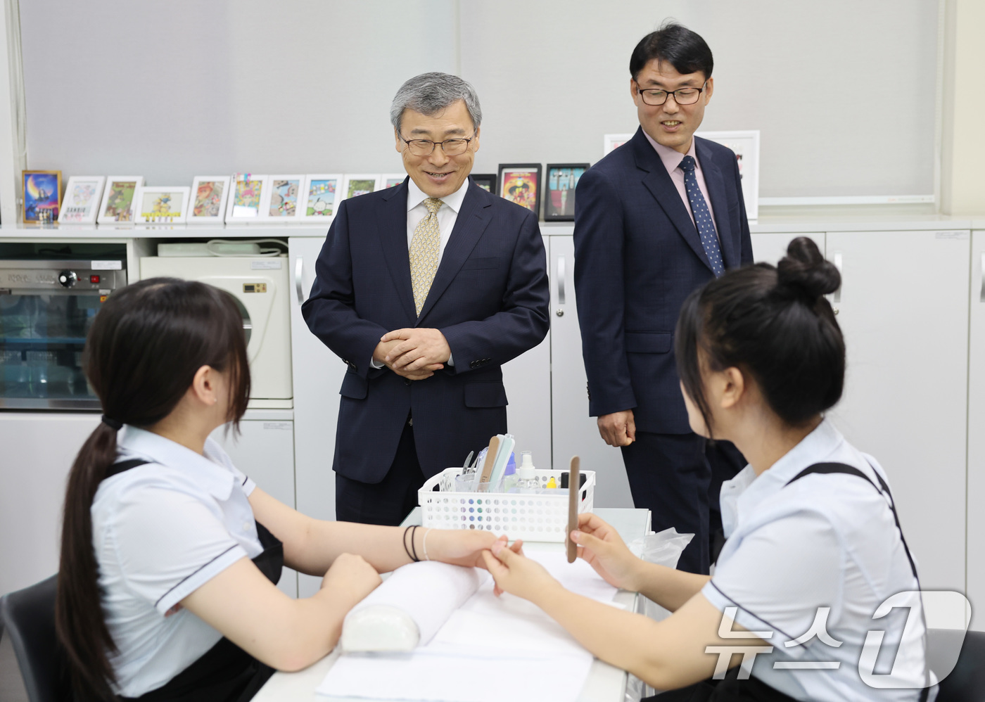 (서울=뉴스1) = 정근식 서울시교육감이 13일 서울 종로구 경기상업고등학교를 방문해 특성화고 직업교육 현장을 참관하고 있다. (서울시교육청 제공. 재판매 및 DB 금지) 2025 …