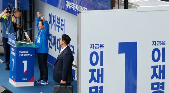 포항 찾아 인사하는 이재명
