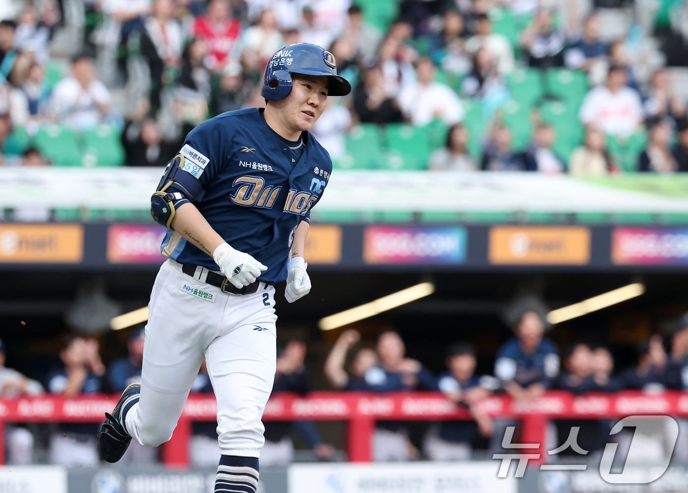 (인천=뉴스1) 김성진 기자 = 13일 인천SSG 랜더스필드에서 열린 '2025 신한 SOL뱅크 KBO리그' NC 다이노스와 SSG 랜더스의 경기, NC 박민우가 1회초 1사 안타 …