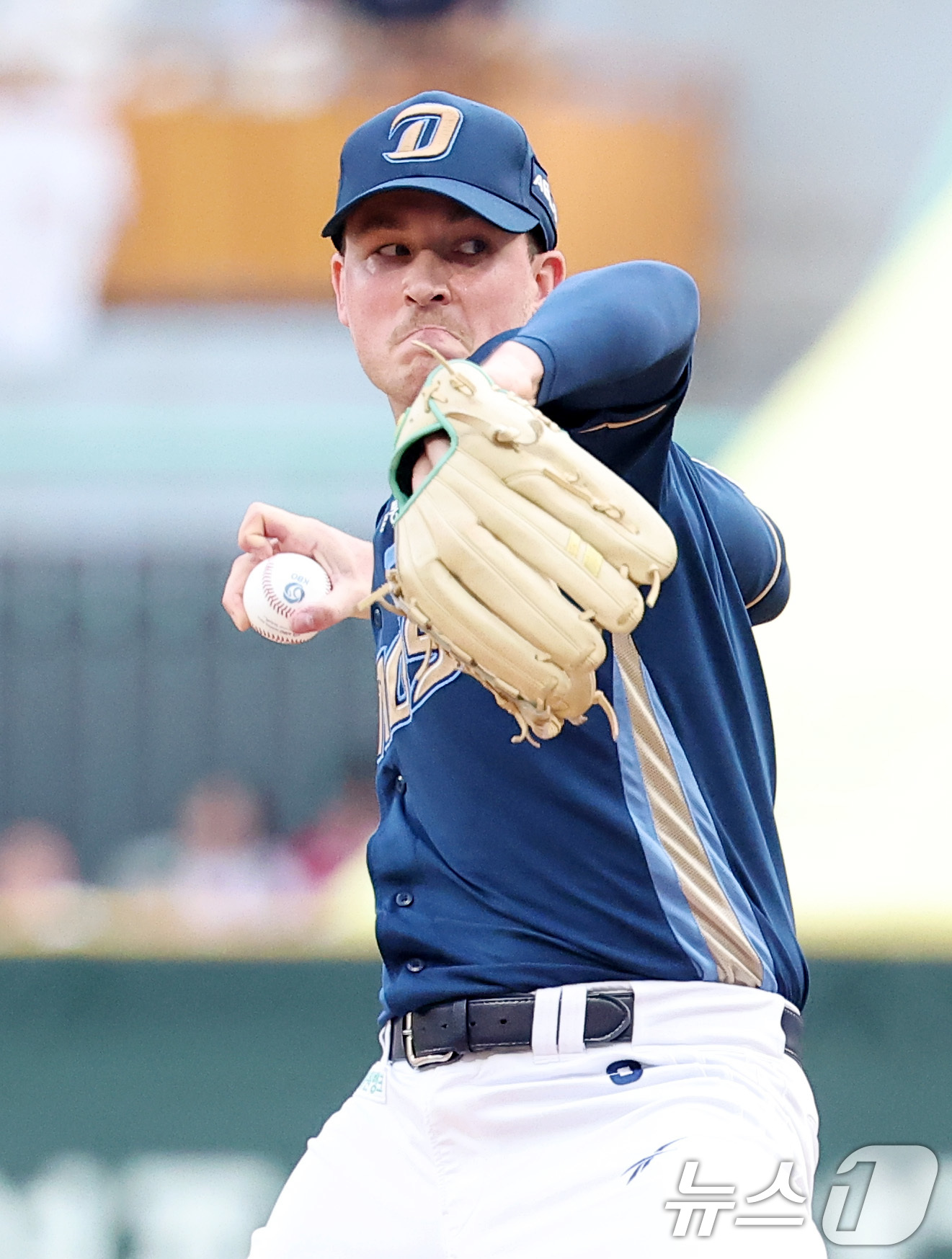 (인천=뉴스1) 김성진 기자 = NC 라일리가 13일 인천SSG 랜더스필드에서 열린 '2025 신한 SOL뱅크 KBO리그' NC 다이노스와 SSG 랜더스의 경기에서 선발 등판해 역 …