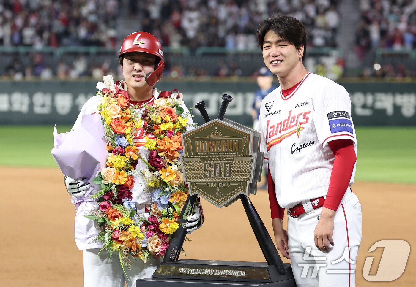 본문 이미지 - SSG 랜더스 간판 최정(왼쪽)과 김광현. 2025.5.13/뉴스1 ⓒ News1 김성진 기자