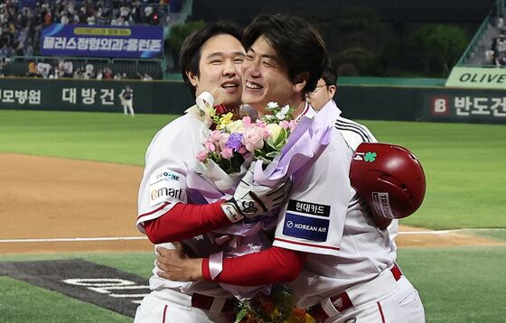 SSG 최정, KBO 사상 첫 500홈런 달성…NC 8연승 저지