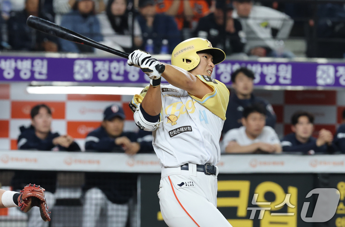 (대전=뉴스1) 김기태 기자 = 13일 대전 한화생명볼파크에서 열린 '2025 신한 SOL 뱅크 KBO리그' 프로야구 한화 이글스와 두산 베어스 경기에서 9회말 2사 1루 상황 한 …