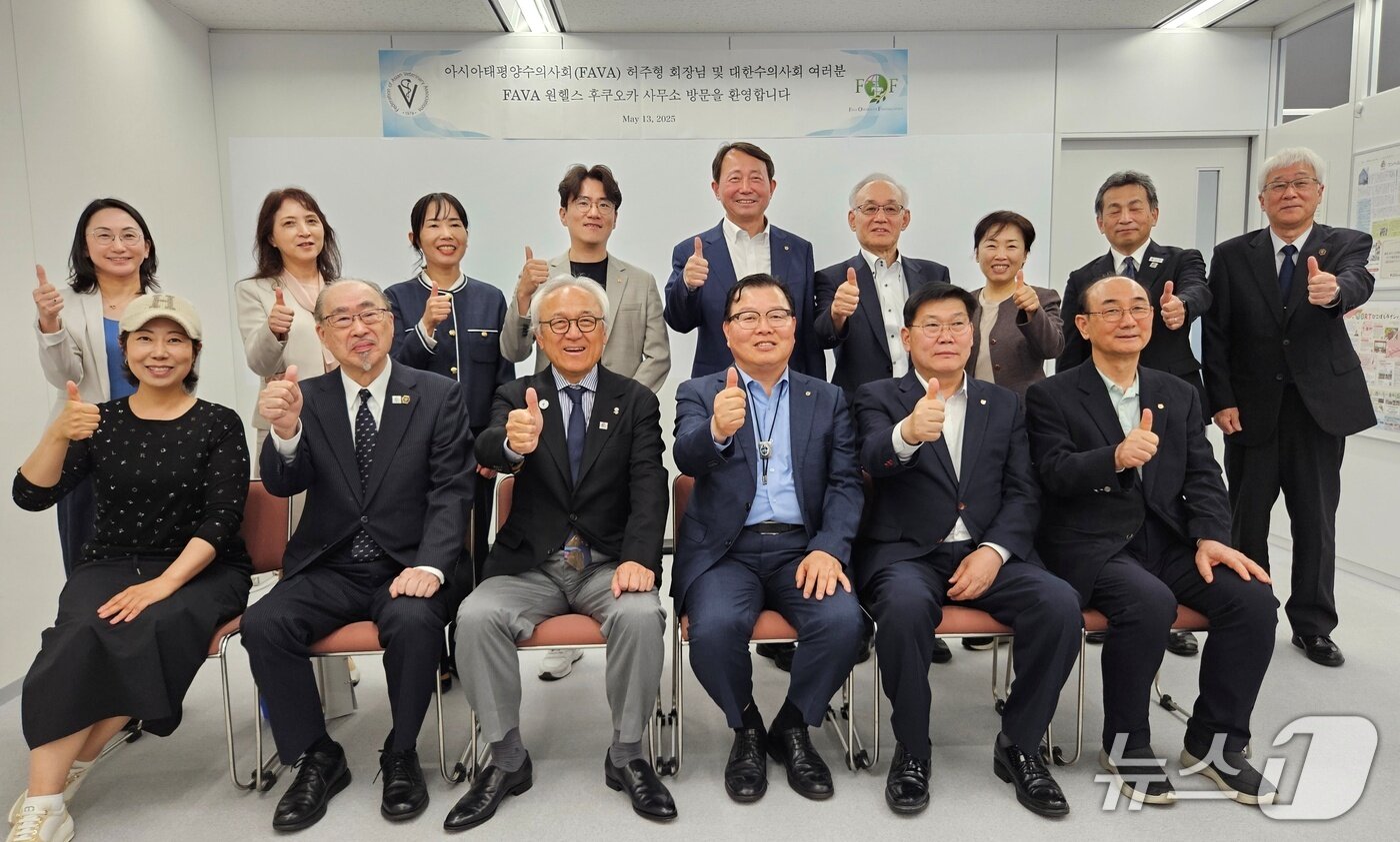 본문 이미지 - 대한수의사회는 13일 FAVA 원헬스 후쿠오카 사무소를 찾아 그동안의 활동을 듣고 발전방향을 함께 모색했다. ⓒ 뉴스1 최서윤 기자