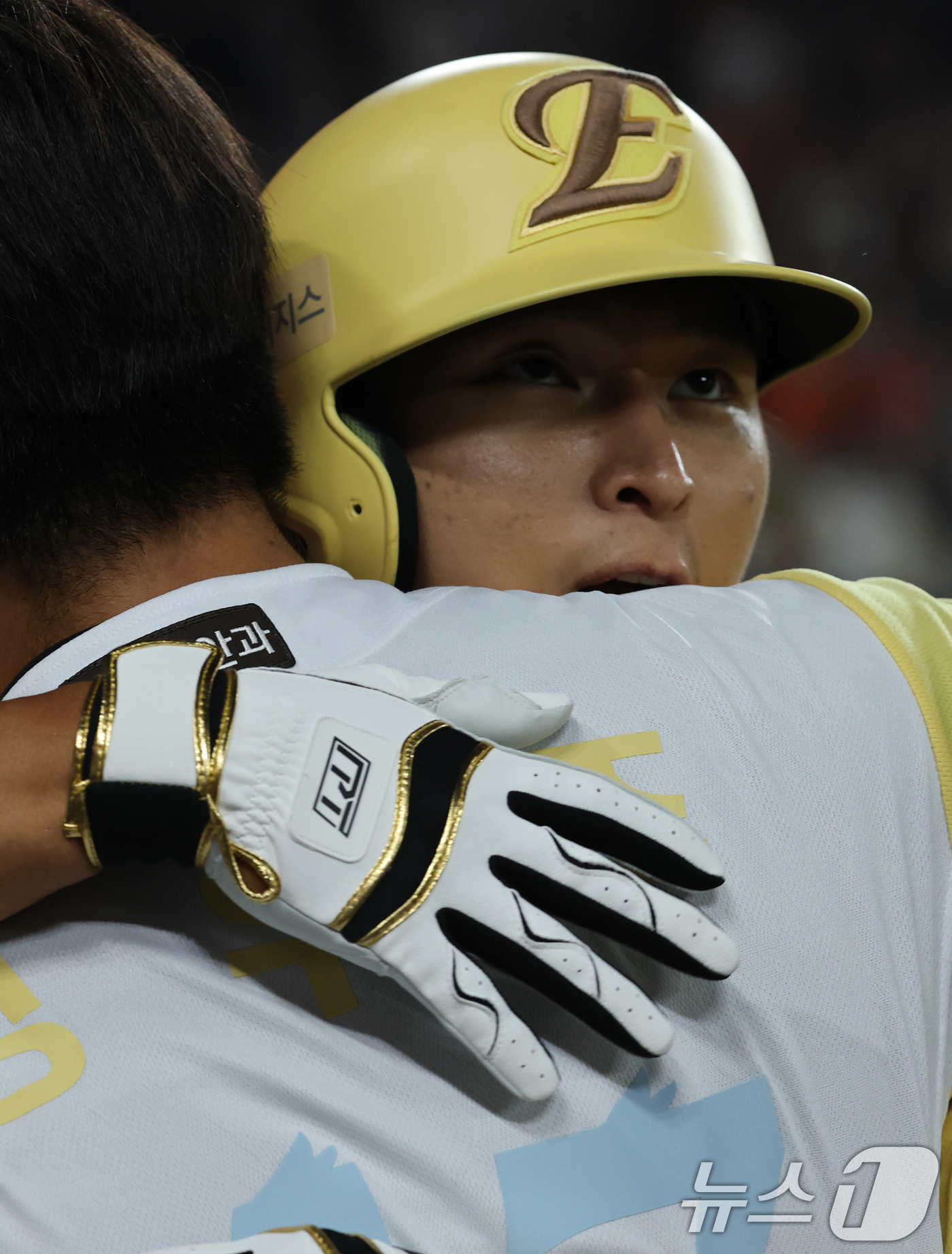 (대전=뉴스1) 김기태 기자 = 3일 대전 한화생명볼파크에서 열린 '2025 신한 SOL 뱅크 KBO리그' 프로야구 한화 이글스와 두산 베어스 경기에서 9회말 2사 1루 상황 한화 …