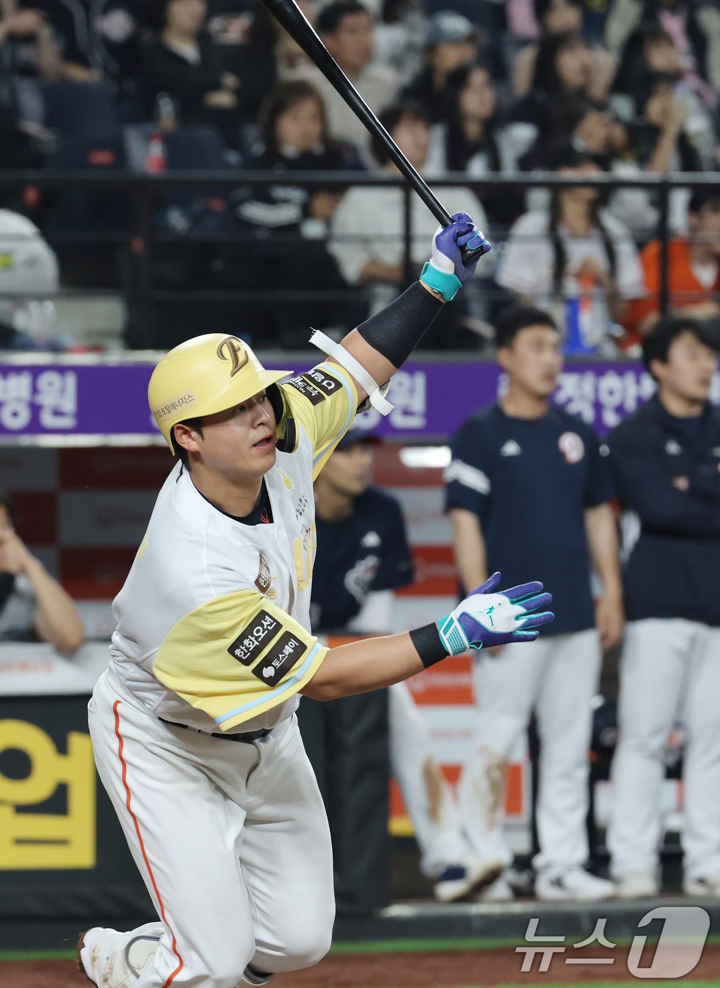 (대전=뉴스1) 김기태 기자 = 13일 대전 한화생명볼파크에서 열린 '2025 신한 SOL 뱅크 KBO리그' 프로야구 한화 이글스와 두산 베어스 경기에서 연장 11회말 한화 노시환 …