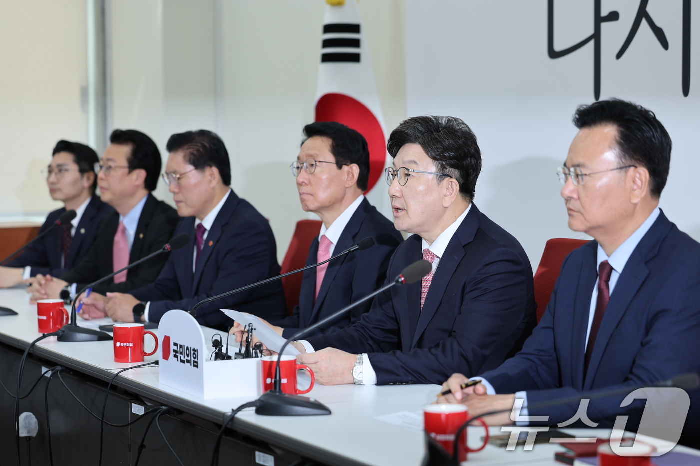 (서울=뉴스1) 이재명 기자 = 권성동 국민의힘 원내대표가 14일 오전 서울 여의도 국회에서 열린 원내대표 주재 법제사법위원회 긴급회의에서 발언을 하고 있다.이날 법사위는 '조희대 …