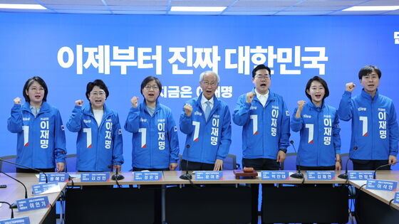 민주 "'尹 출당 거부' 김문수, 기만으로 대통령 될 수 없다"
