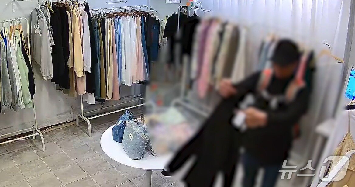 본문 이미지 - A 씨 범행 모습. (경기남부경찰청 제공. 재판매 및 DB 금지) 2025.5.14/뉴스1