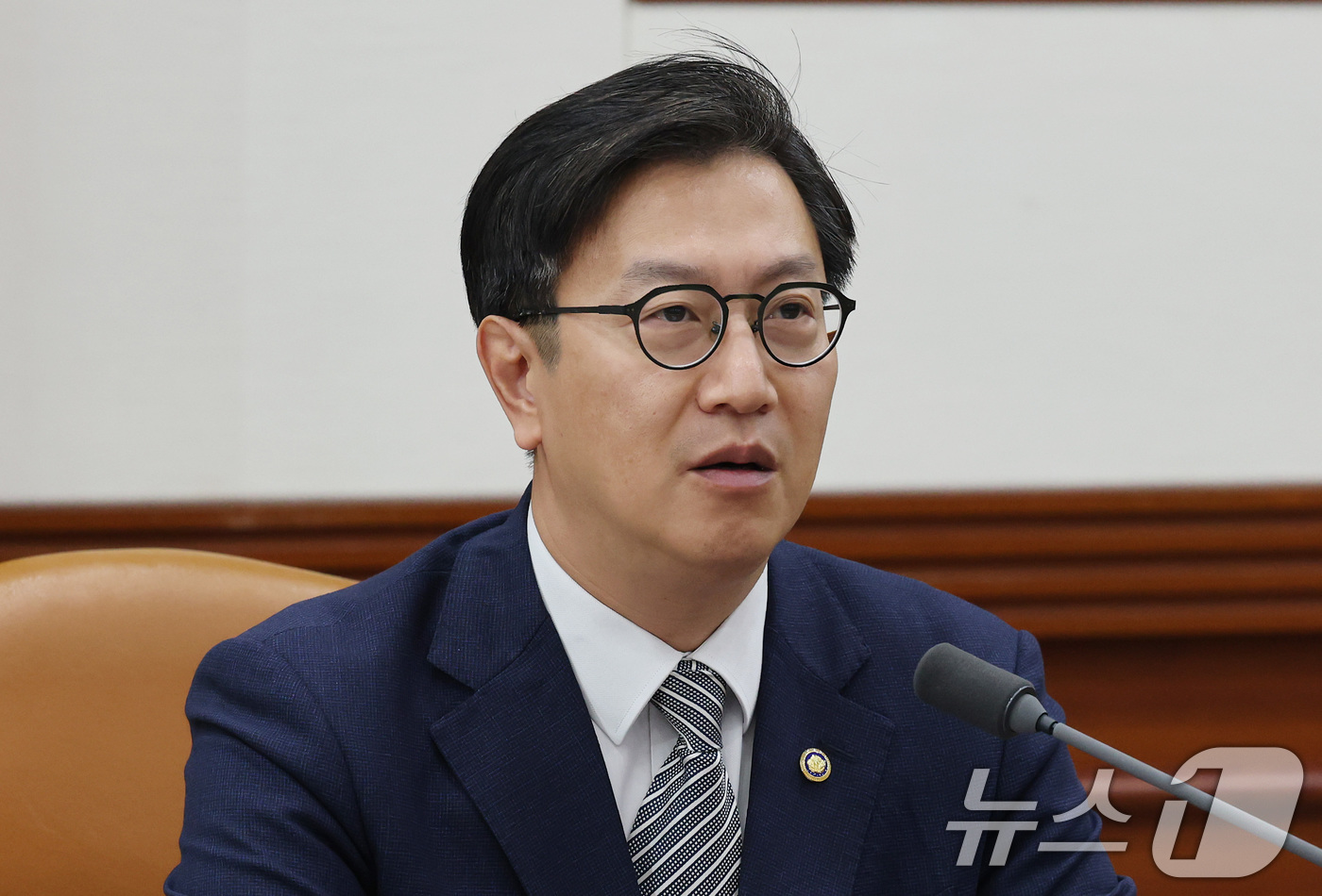 (서울=뉴스1) 임세영 기자 = 김범석 기획재정부 장관 직무대행 1차관이 14일 오전 서울 종로구 정부서울청사에서 열린 경제관계장관회의 겸 산업경쟁력강화 관계장관회의에서 발언을 하 …