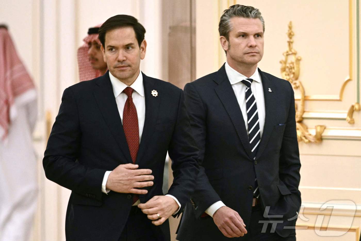 (리야드 AFP=뉴스1) 우동명 기자 = 마코 루비오 미국 국무장관과 피트 헤그세스 국방장관이 13일(현지시간) 리야드에서 도널드 트럼프 대통령과 무함마드 빈 살만 사우디아라비아 …