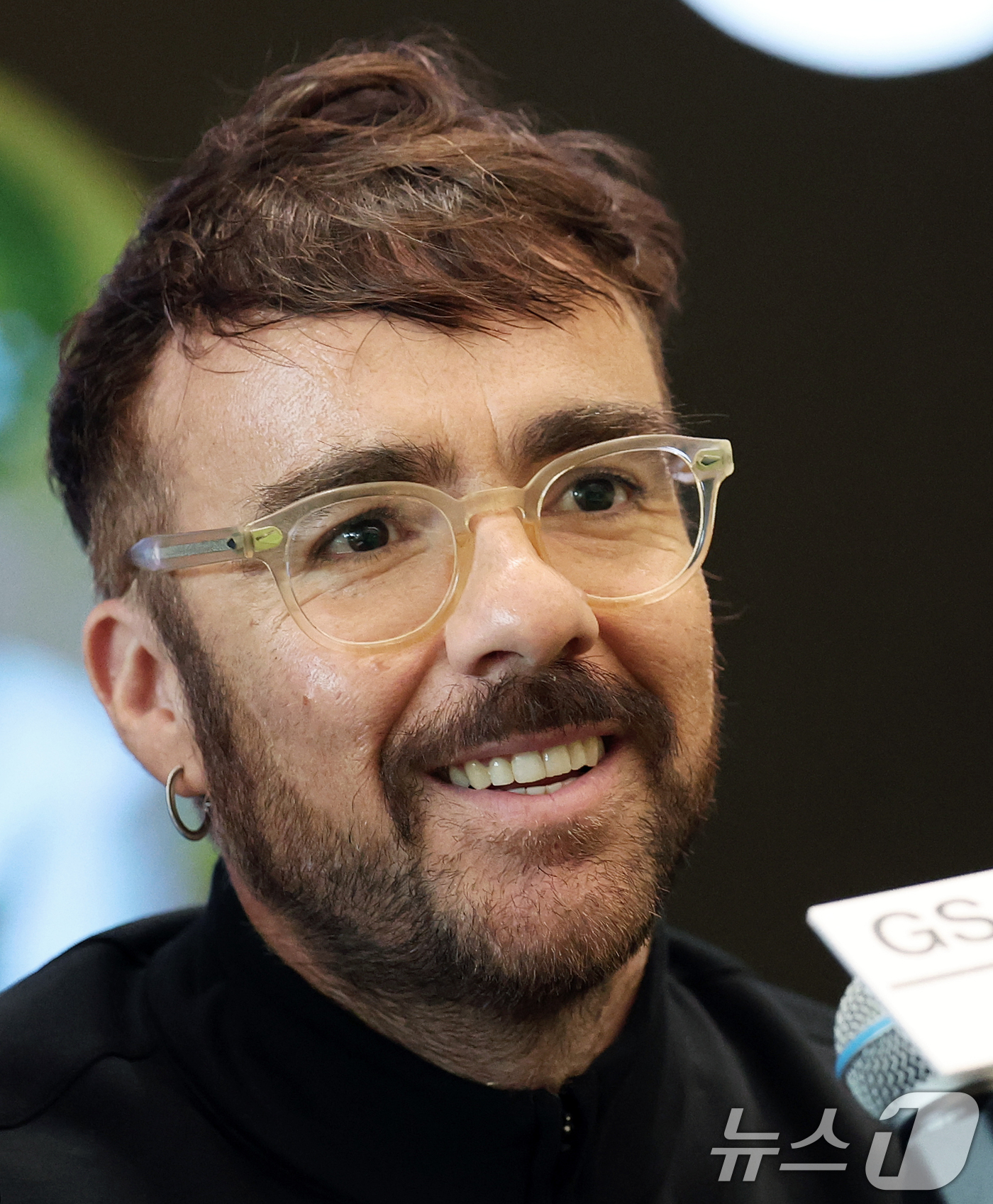 (서울=뉴스1) 오대일 기자 = 스페인 안무가 겸 연출가 마르코스 모라우가 14일 오전 서울 강남구 GS타워 오픈홀에서 열린 GS아트센터 '예술가들- 마르코스 모라우' 기자간담회에 …