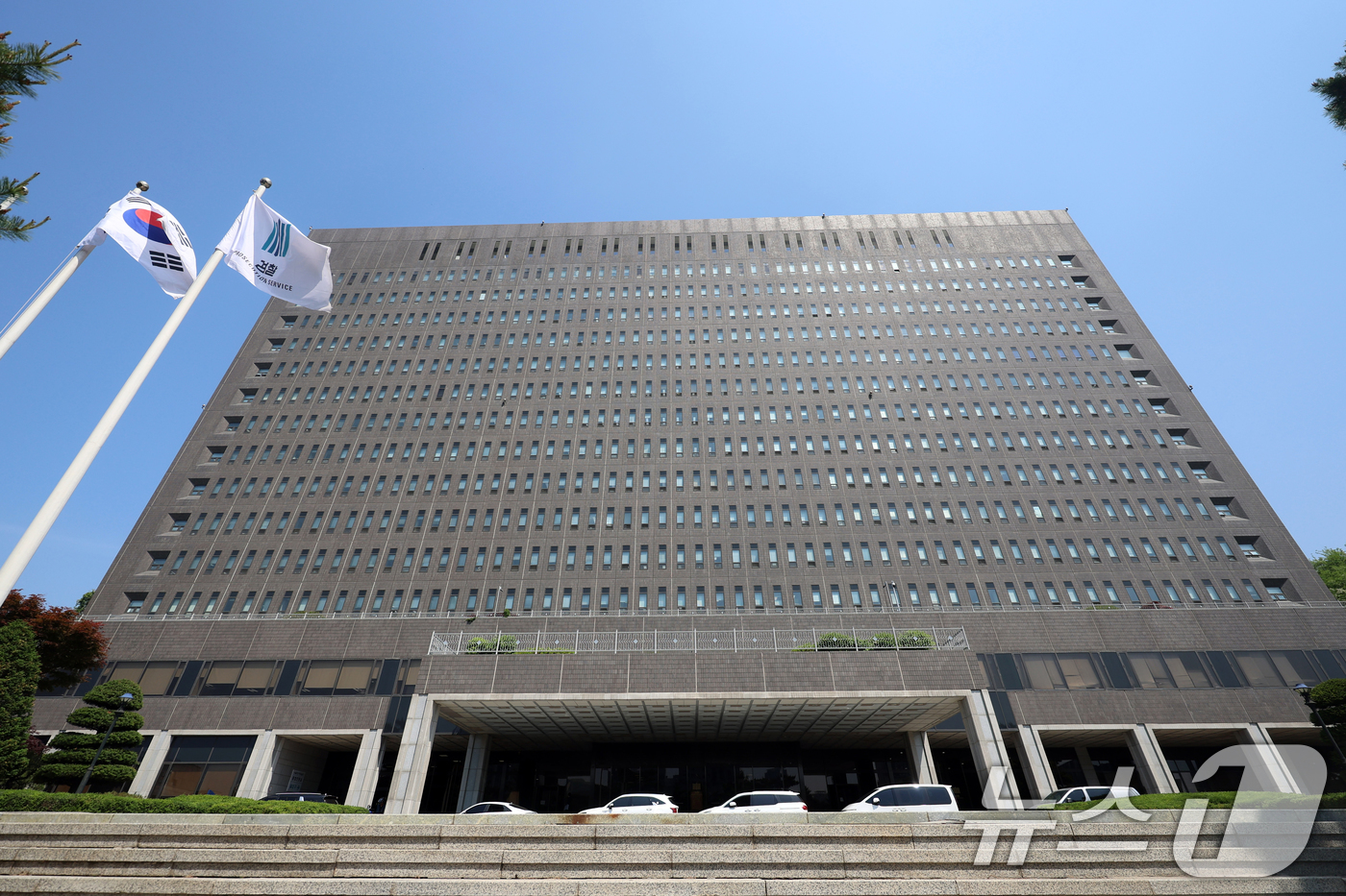 (서울=뉴스1) 황기선 기자 = 공천 개입 의혹을 받는 김건희 여사 측이 검찰의 14일 소환 요구에 응하기 어렵다고 밝혔다.서울중앙지방검찰청은 공직선거법 및 정치자금법 위반 혐의를 …