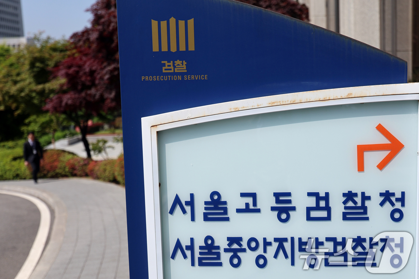 (서울=뉴스1) 황기선 기자 = 공천 개입 의혹을 받는 김건희 여사 측이 검찰의 14일 소환 요구에 응하기 어렵다고 밝혔다.서울중앙지방검찰청은 공직선거법 및 정치자금법 위반 혐의를 …