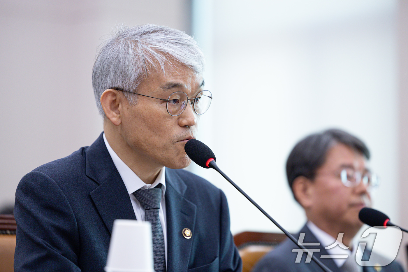 (서울=뉴스1) 이재명 기자 = 천대엽 법원행정처 처장이 14일 오전 서울 여의도 국회에서 열린 법제사법위원회 전체회의에서 의원 질문에 답변하고 있다. 2025.5.14/뉴스1