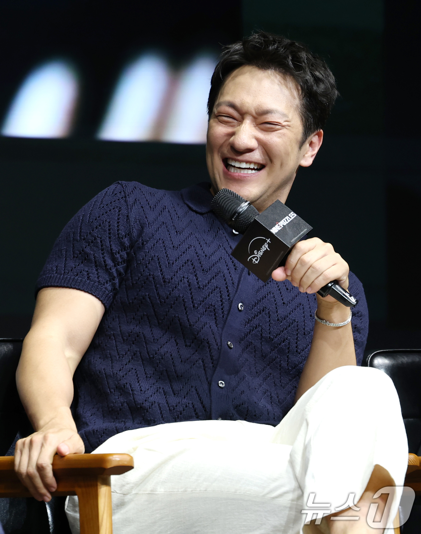 (서울=뉴스1) 권현진 기자 = 배우 손석구가 14일 서울 종로구 JW 메리어트 동대문 스퀘어 서울에서 열린 디즈니+ 오리지널 시리즈 '나인 퍼즐' 제작발표회에서 미소를 짓고 있다 …