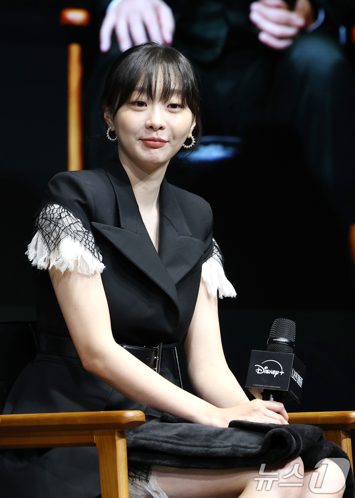 (서울=뉴스1) 권현진 기자 = 배우 김다미가 14일 서울 종로구 JW 메리어트 동대문 스퀘어 서울에서 열린 디즈니+ 오리지널 시리즈 '나인 퍼즐' 제작발표회에서 미소를 짓고 있다 …