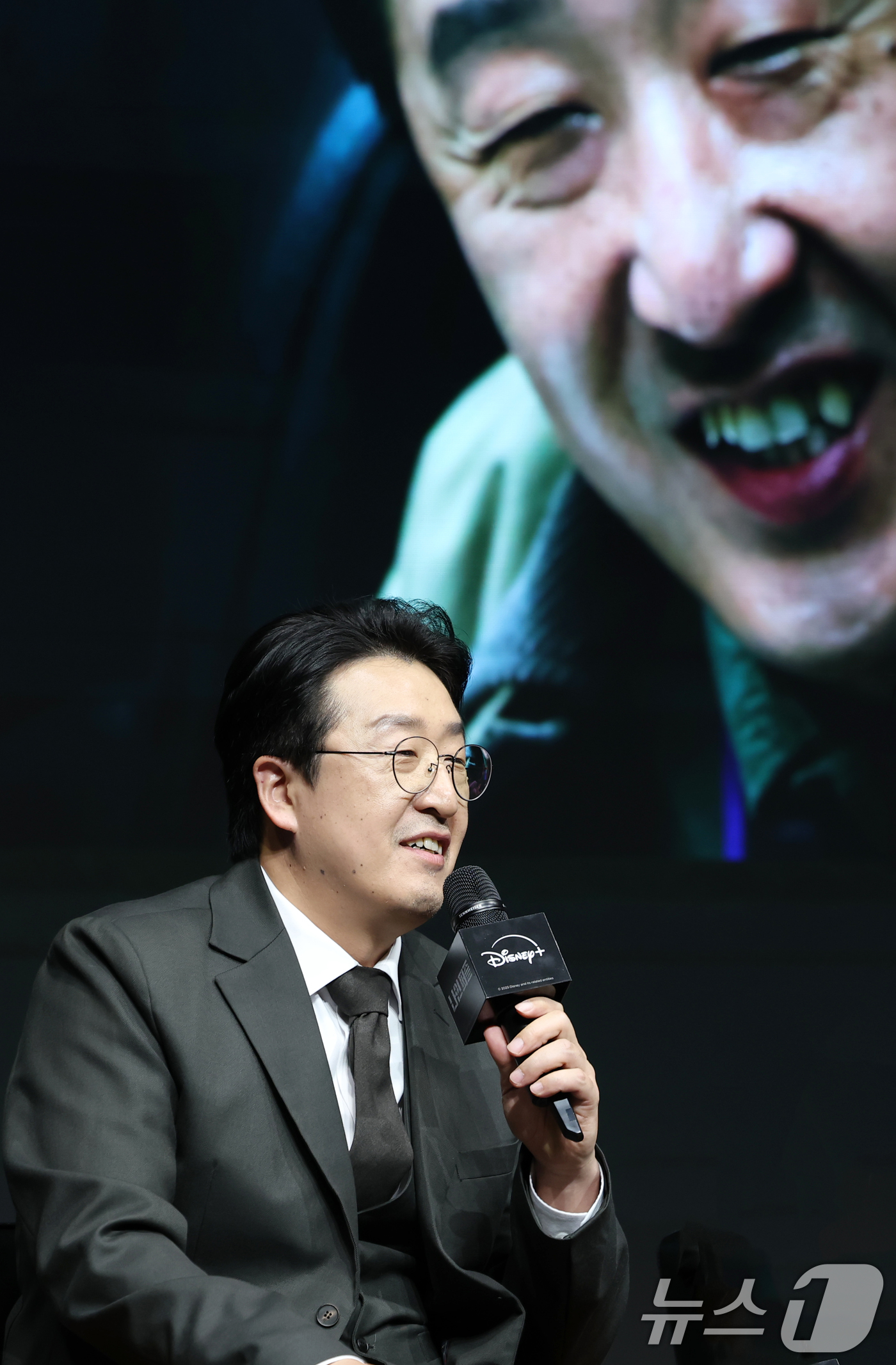 (서울=뉴스1) 권현진 기자 = 배우 현봉식이 14일 서울 종로구 JW 메리어트 동대문 스퀘어 서울에서 열린 디즈니+ 오리지널 시리즈 '나인 퍼즐' 제작발표회에서 캐릭터 소개를 하 …