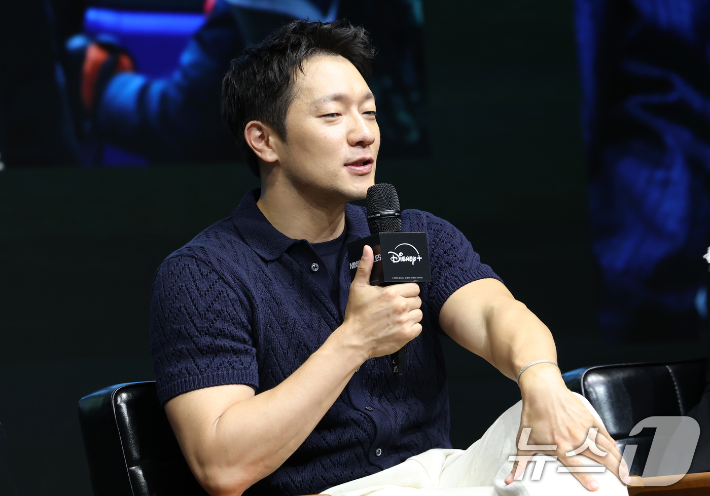 (서울=뉴스1) 권현진 기자 = 배우 손석구가 14일 서울 종로구 JW 메리어트 동대문 스퀘어 서울에서 열린 디즈니+ 오리지널 시리즈 '나인 퍼즐' 제작발표회에서 인사말을 하고 있 …