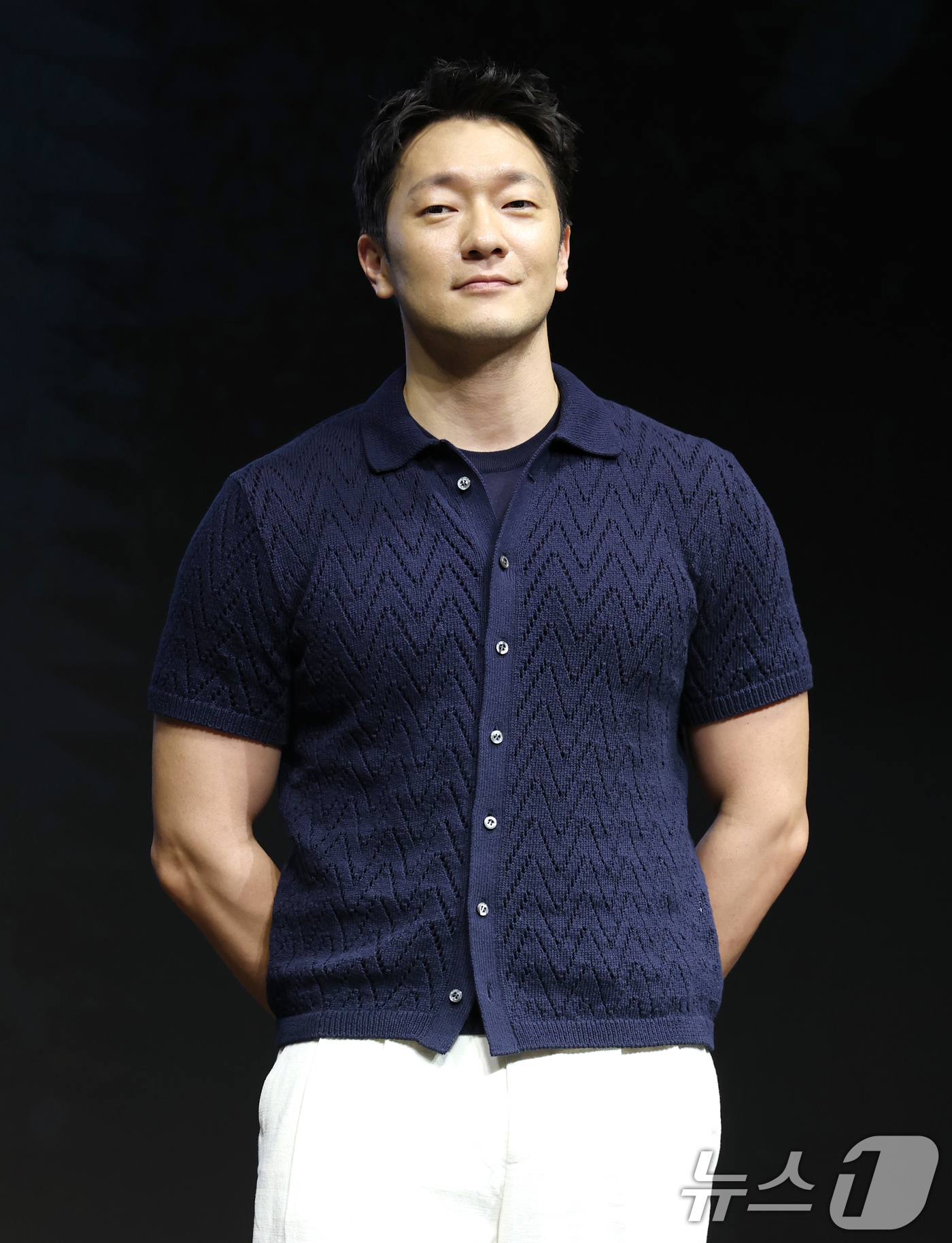 (서울=뉴스1) 권현진 기자 = 배우 손석구가 14일 서울 종로구 JW 메리어트 동대문 스퀘어 서울에서 열린 디즈니+ 오리지널 시리즈 '나인 퍼즐' 제작발표회에서 포즈를 취하고 있 …