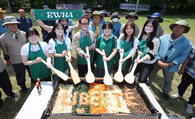 [뉴스1 PICK]'중간고사 끝! 즐거운 축제 시작' 이화여대 139주년 대동제 개막