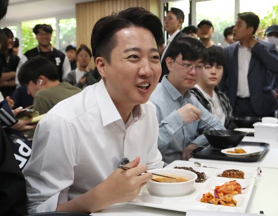 부산대 찾은 이준석 "이재명 '서울대 10개 만들기' 거짓말 될 것"