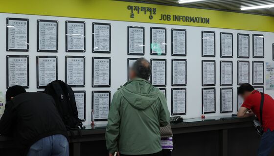 [속보]5월 취업자수 24.5만명↑…13개월만에 20만명대 회복