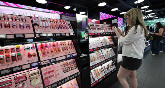 외국인 K-뷰티 소비법 바꼈다…'유명 브랜드 1개'서 '다품목·다브랜드'로