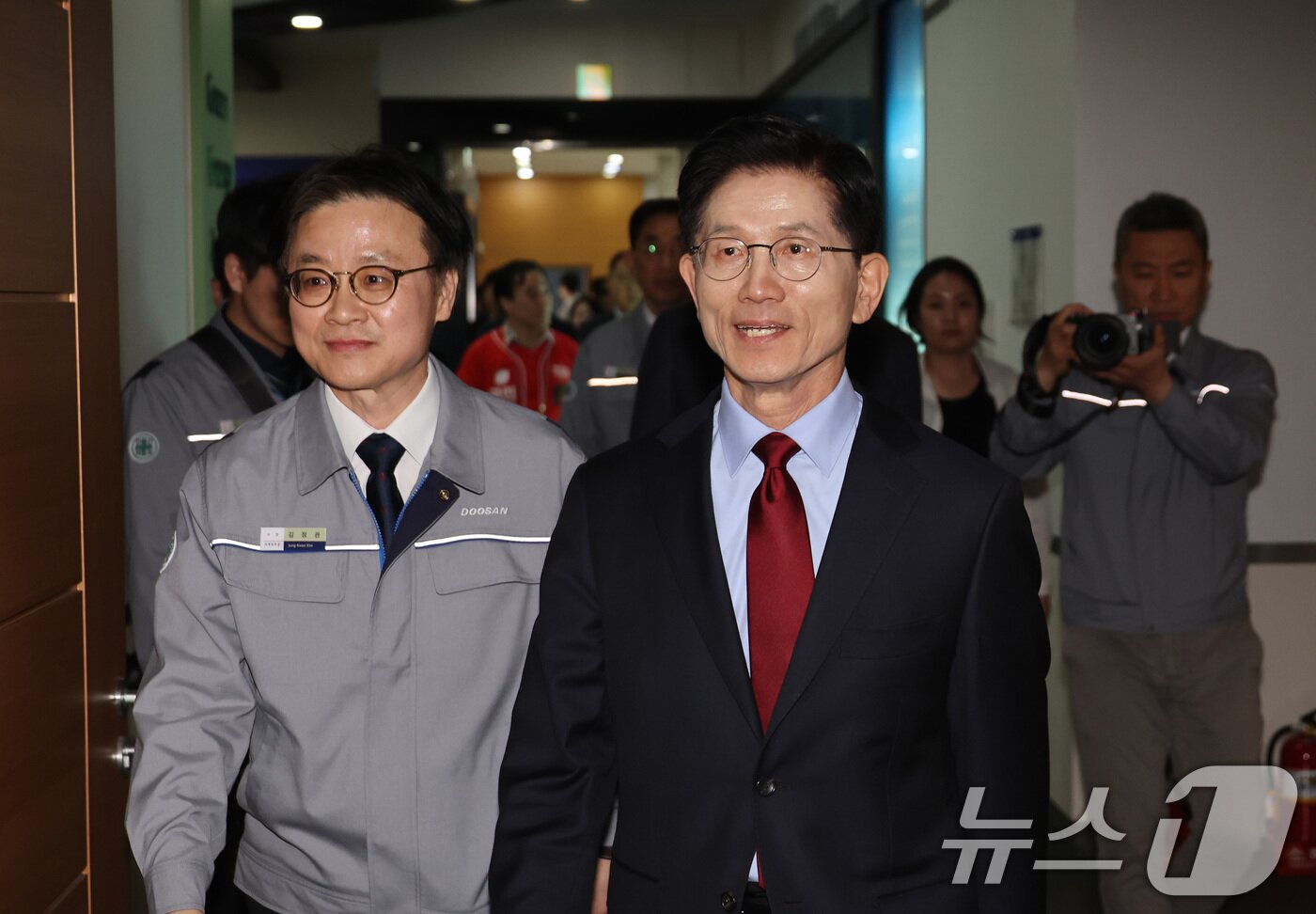 본문 이미지 - 김문수 국민의힘 대통령 후보가 14일 경남 창원시 두산에너빌리티를 방문하고 있다.&#40;공동취재&#41; 2025.5.14/뉴스1 ⓒ News1 김민지 기자