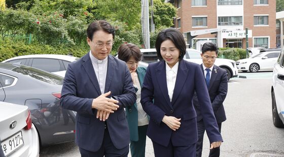 조영대 신부 만난 김혜경 여사