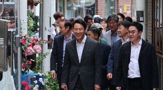 오세훈 시장, 건축상 대상 해방촌 신흥시장 방문