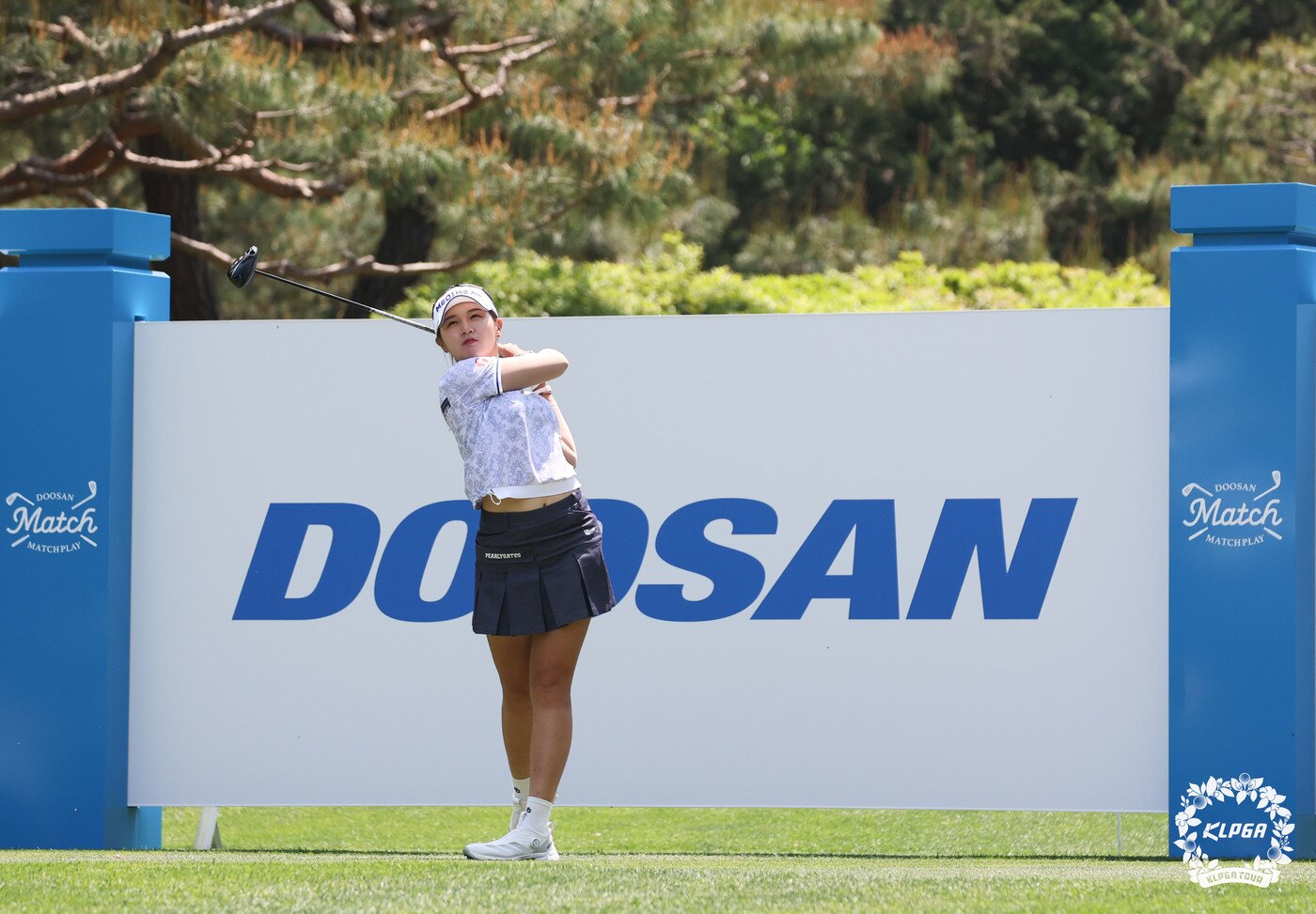 본문 이미지 - 박현경이 14일 강원 춘천 라데나CC에서 열린 &#39;제17회 두산 매치플레이&#39; 조별리그 1라운드 4번 홀에서 티샷을 하고 있다. &#40;KLPGA 제공. 재판매 및 DB 금지&#41; 2025.5.14/뉴스 2025.5.14/뉴스1