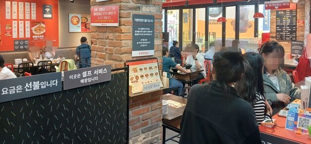[르포]"본사 지원 행사 덕에 살았어요"…더본코리아 점주 함박웃음