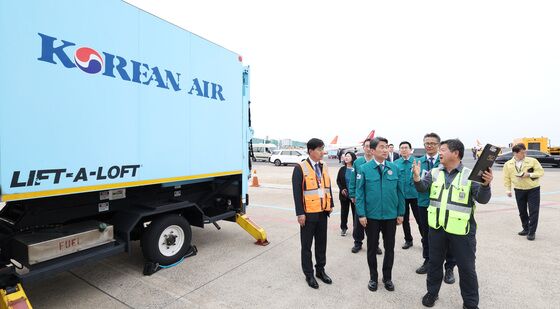 제주공항 찾은 이주호 권한대행