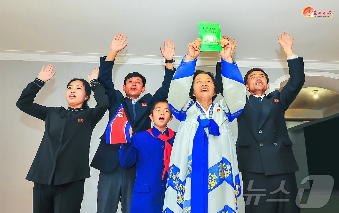 (평양 노동신문=뉴스1) = 북한 노동당 기관지 노동신문은 15일 "경애하는 총비서 동지에 있어서 그 숙원은 인민의 꿈과 이상의 실현이고 인민의 영원한 평안과 무궁한 복리"라며 김 …