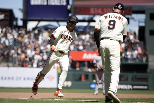 이정후, 시즌 6호 아치…MLB 진출 후 첫 2경기 연속 홈런(종합)