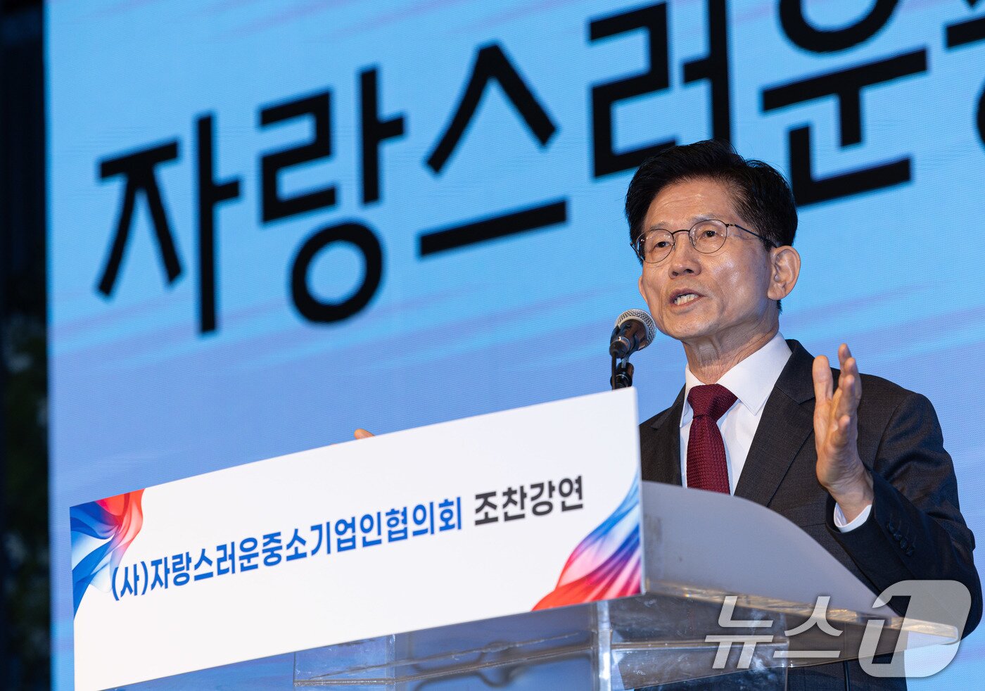 본문 이미지 - 김문수 국민의힘 대통령 후보가 15일 오전 서울 여의도 중소기업중앙회에서 열린 자랑스러운중소기업인협의회 조찬강연에서 인사말을 하고 있다. 2025.5.15/뉴스1 ⓒ News1 이재명 기자