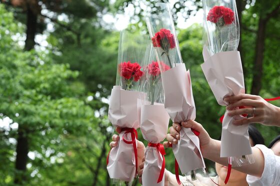"당신이라는 햇살을 만나 새싹에서 꽃으로"…스승의날 기념식