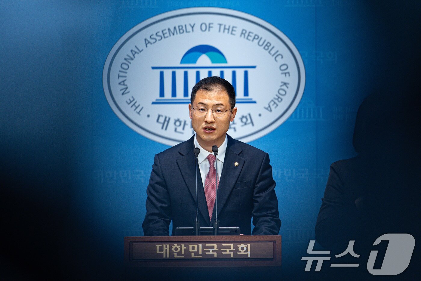 본문 이미지 - 김상욱 무소속 의원이 15일 오전 서울 여의도 국회 소통관에서 기자회견을 열고 이재명 더불어민주당 대통령 후보를 공개 지지한다고 밝히고 있다. 2025.5.15/뉴스1 ⓒ News1 이재명 기자