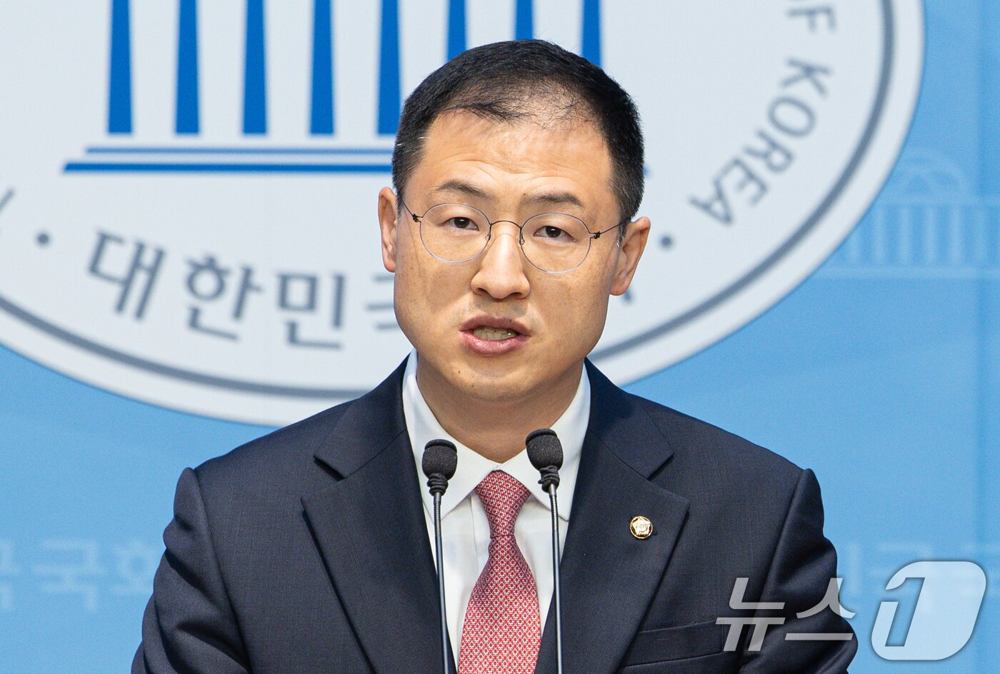 본문 이미지 - 김상욱 무소속 의원이 15일 오전 서울 여의도 국회 소통관에서 기자회견을 열고 이재명 더불어민주당 대통령 후보를 공개 지지한다고 밝히고 있다. 2025.5.15/뉴스1 ⓒ News1 이재명 기자