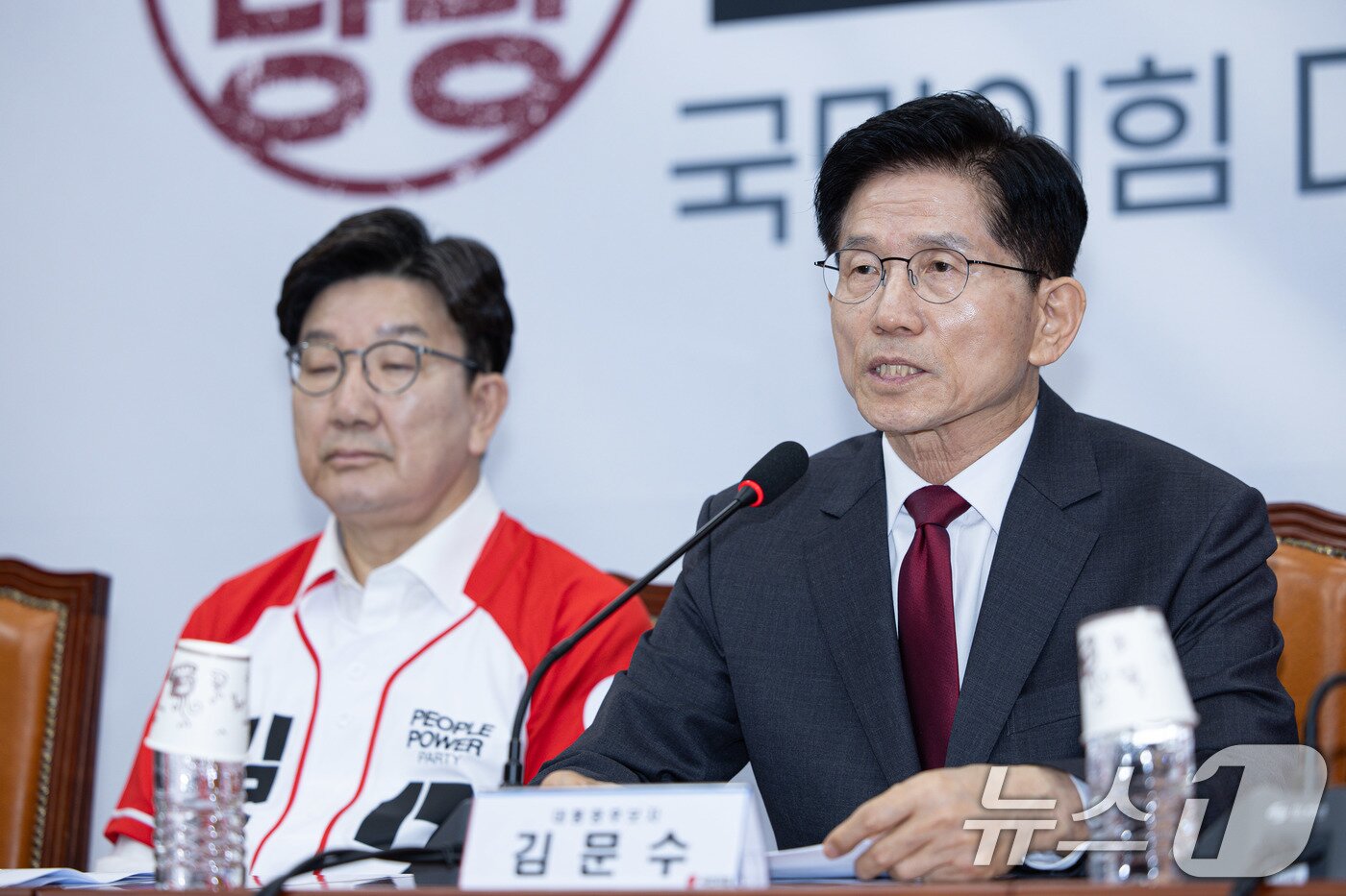 본문 이미지 - 김문수 국민의힘 대통령 후보가 15일 오전 서울 여의도 국회에서 열린 중앙선대위 회의 및 중앙선대위 임명장 수여식에서 발언을 하고 있다. 2025.5.15/뉴스1 ⓒ News1 이재명 기자