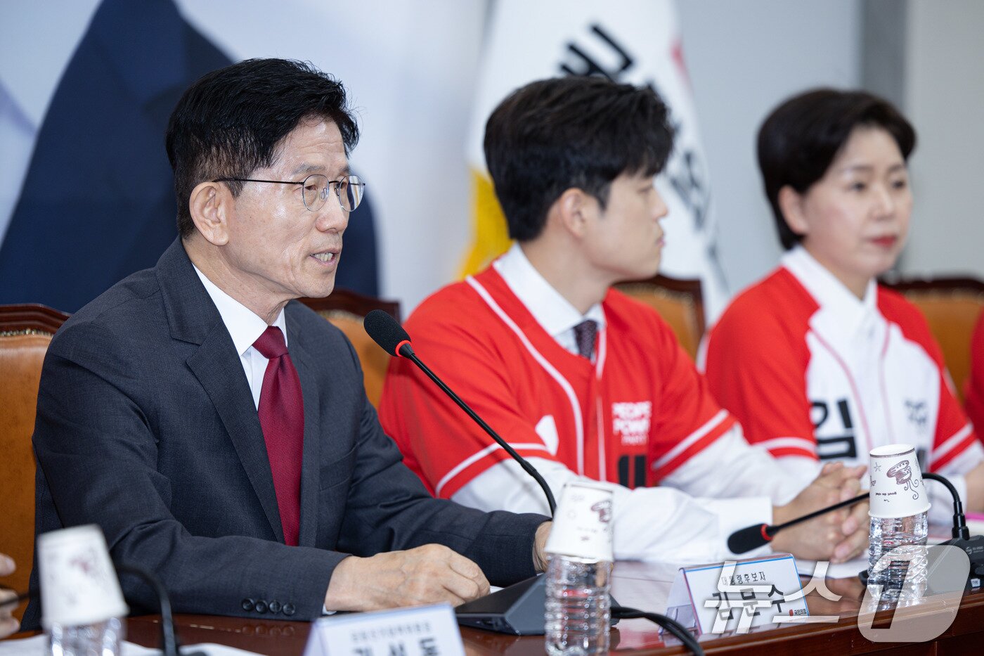 본문 이미지 - 김문수 국민의힘 대통령 후보가 15일 오전 서울 여의도 국회에서 열린 중앙선대위 회의 및 중앙선대위 임명장 수여식에서 발언을 하고 있다. 2025.5.15/뉴스1 ⓒ News1 이재명 기자