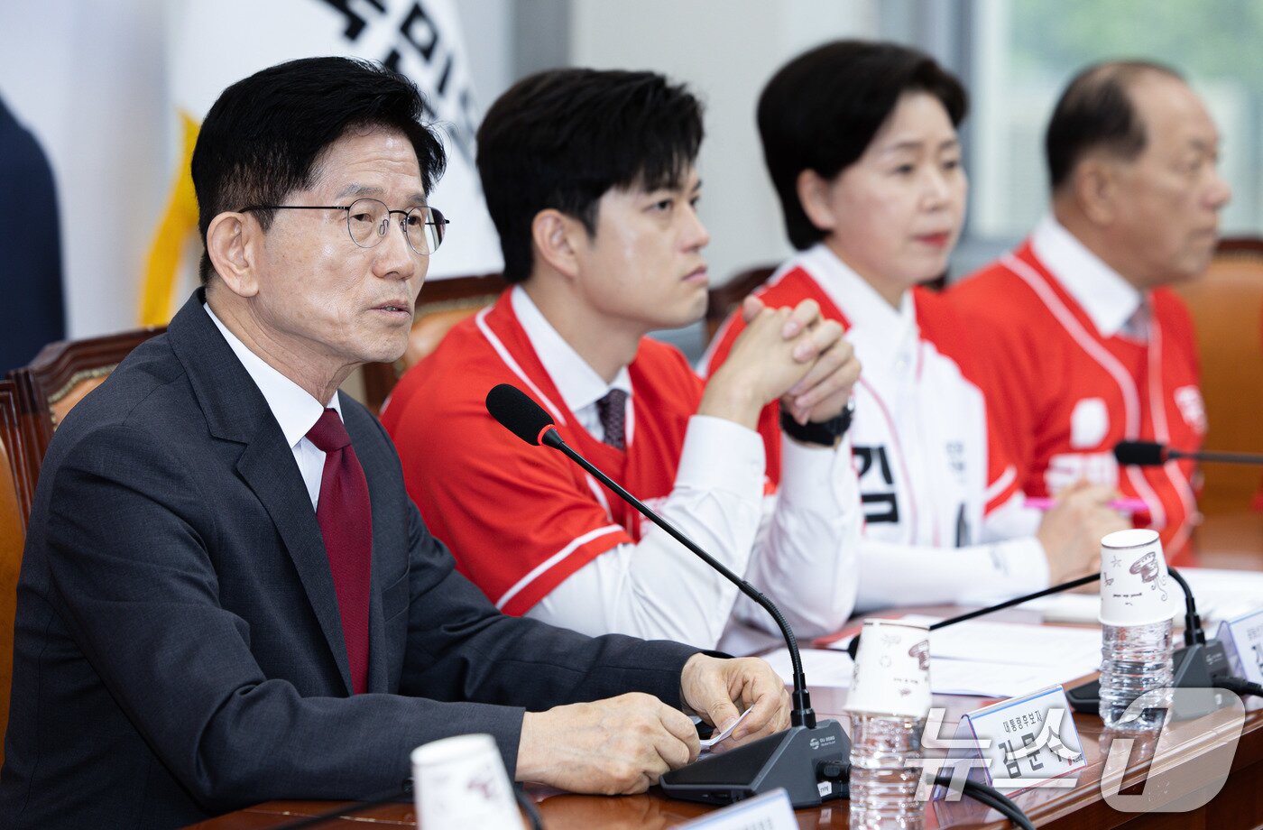 본문 이미지 - 김문수 국민의힘 대통령 후보가 15일 오전 서울 여의도 국회에서 열린 중앙선대위 회의 및 중앙선대위 임명장 수여식에서 발언을 하고 있다. 2025.5.15/뉴스1 ⓒ News1 이재명 기자
