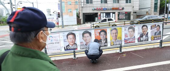 제21대 대통령선거 벽보 첩부 시작