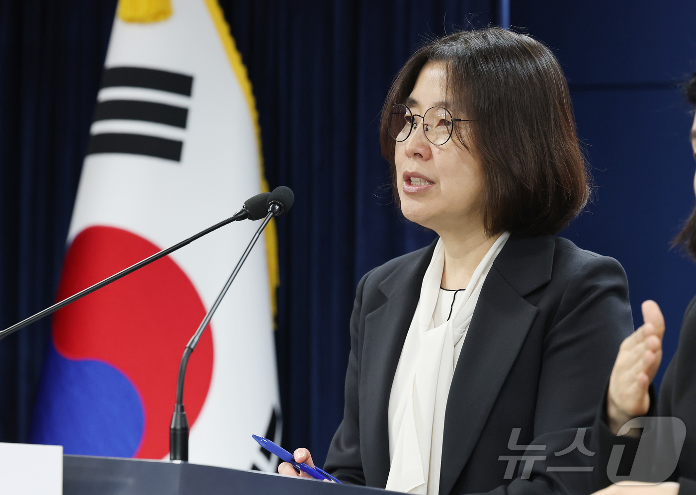 (서울=뉴스1) 임세영 기자 = 김해숙 개인정보보호위원회 조사1과장이 15일 서울 종로구 정부서울청사에서 열린 개인정보위 제11차 전체회의 결과 브리핑에서 해외직구 서비스 테무의 …