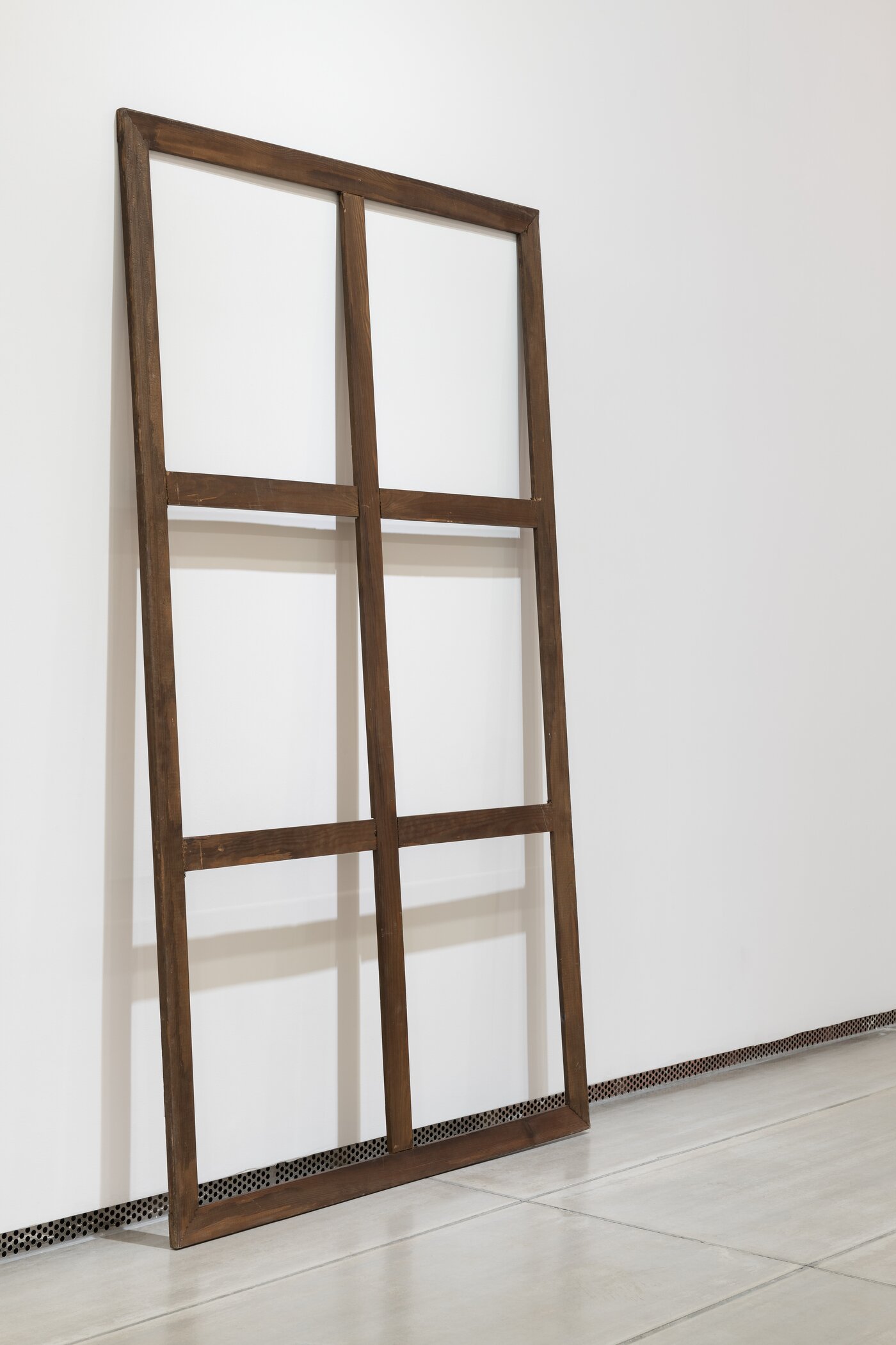 본문 이미지 - DANIEL DEZEUZE(다니엘 드죄즈) ,Stretcher,185 X 144cm,walnut stain on stretcher,1968 (대구보건대학교 인당뮤지엄 제공)