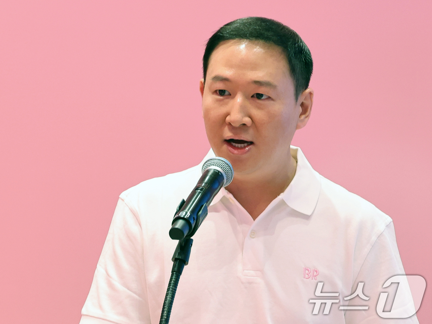 (서울=뉴스1) 황기선 기자 = 허희수 SPC그룹 부사장이 15일 서울 강남구 배스킨라빈스 청담점에서 열린 '오픈 미디어데이'에서 인사말을 하고 있다.오는 16일 정식 오픈하는 배 …