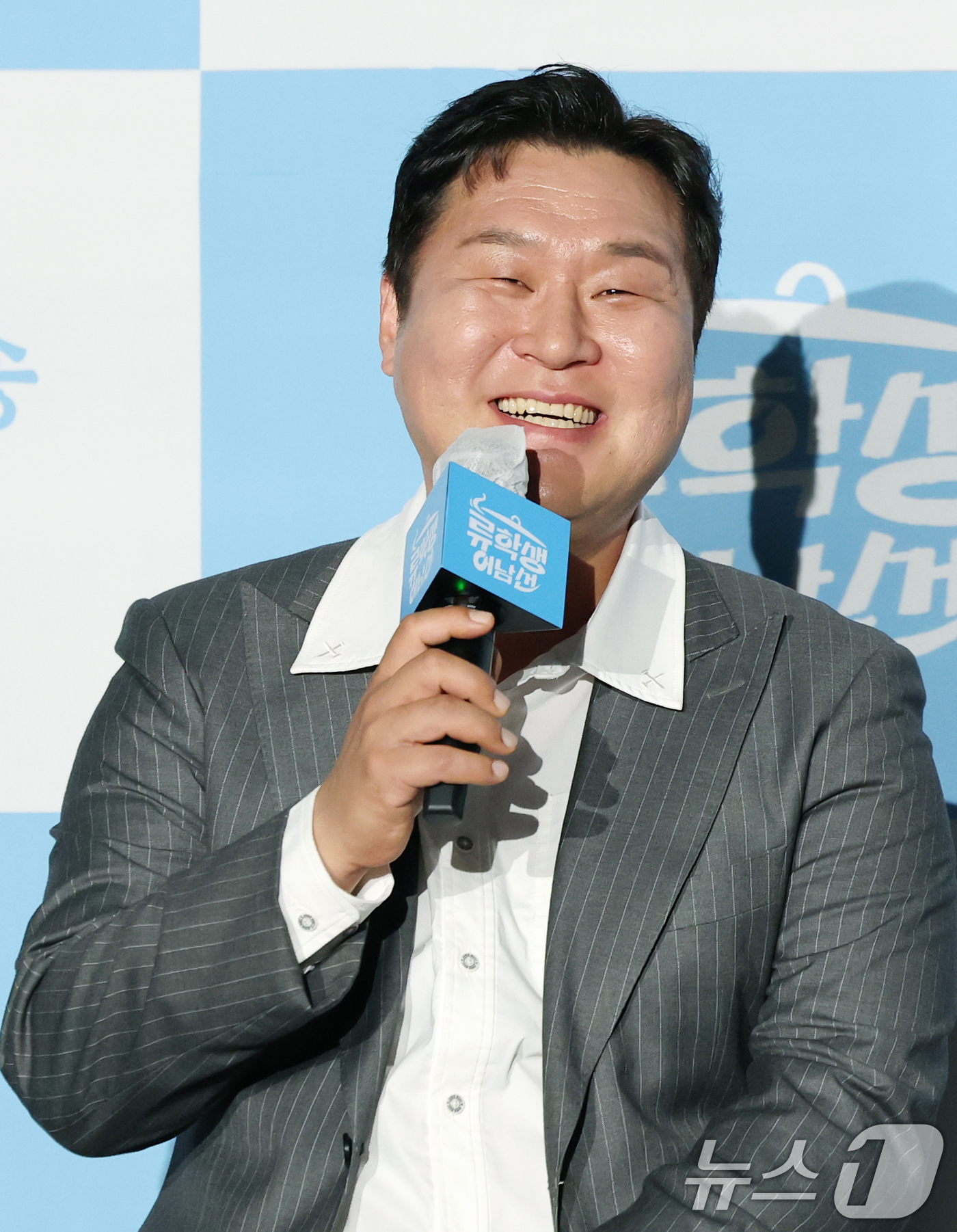 (서울=뉴스1) 권현진 기자 = 배우 윤경호가 15일 오전 서울 종로구 광화문 씨네큐브에서 열린 티캐스트 E채널 예능프로그램 '류학생 어남선' 제작발표회에 참석해 인사말을 하고 있 …