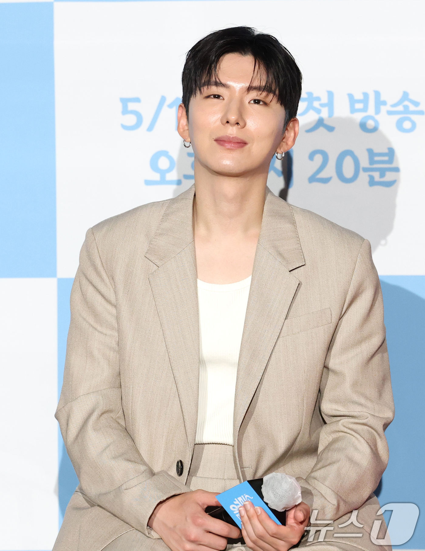 (서울=뉴스1) 권현진 기자 = 몬스타엑스 기현이 15일 오전 서울 종로구 광화문 씨네큐브에서 열린 티캐스트 E채널 예능프로그램 '류학생 어남선' 제작발표회에 참석해 취재진 질문을 …