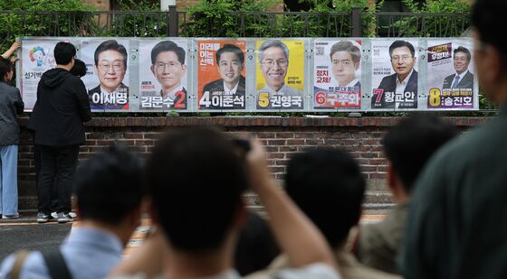 21대 대선 후보자 선거벽보 첩부
